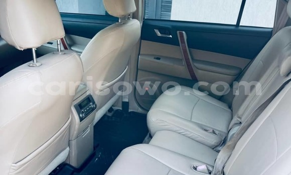 Acheter Occasion Voiture Toyota Highlander Blanc à Abomey Calavi, Benin Acheter Occasion Voiture Toyota Highlander Blanc à Abomey Calavi, Benin