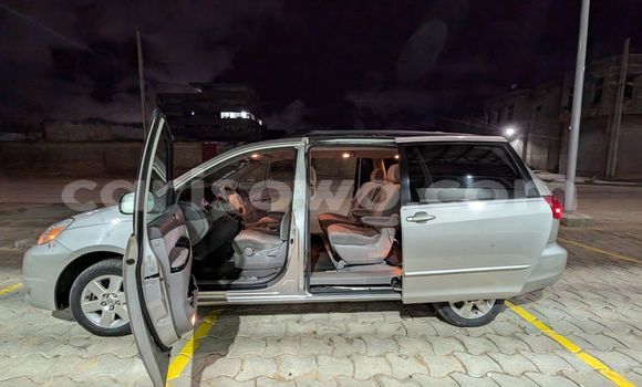 Acheter Occasion Voiture Toyota Sienna Beige à Abomey Calavi, Benin Acheter Occasion Voiture Toyota Sienna Beige à Abomey Calavi, Benin