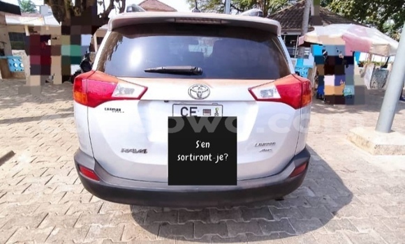 Sayi Na hannu Toyota RAV4 Azurfa Mota in Abomey Calavi a Benin Sayi Na hannu Toyota RAV4 Azurfa Mota in Abomey Calavi a Benin