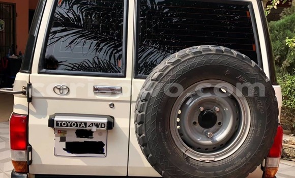 Acheter Occasion Voiture Toyota Land Cruiser Beige à Cotonou, Benin Acheter Occasion Voiture Toyota Land Cruiser Beige à Cotonou, Benin
