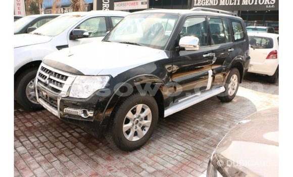Acheter Import Voiture Mitsubishi Pajero Noir à Import - Dubai, Benin Acheter Import Voiture Mitsubishi Pajero Noir à Import - Dubai, Benin