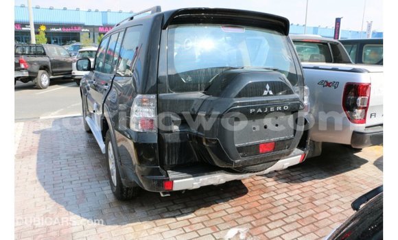 Acheter Import Voiture Mitsubishi Pajero Noir à Import - Dubai, Benin Acheter Import Voiture Mitsubishi Pajero Noir à Import - Dubai, Benin