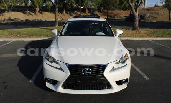 Sayi Na hannu Lexus IS White Mota in Porto Novo a Benin Sayi Na hannu Lexus IS White Mota in Porto Novo a Benin