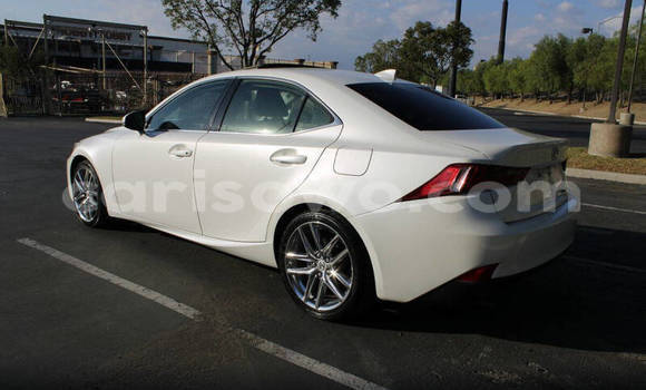Sayi Na hannu Lexus IS White Mota in Porto Novo a Benin Sayi Na hannu Lexus IS White Mota in Porto Novo a Benin