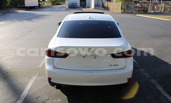 Sayi Na hannu Lexus IS White Mota in Porto Novo a Benin Sayi Na hannu Lexus IS White Mota in Porto Novo a Benin