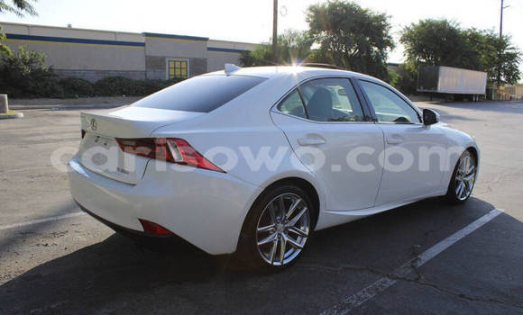 Sayi Na hannu Lexus IS White Mota in Porto Novo a Benin Sayi Na hannu Lexus IS White Mota in Porto Novo a Benin