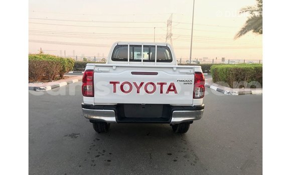 Acheter Import Voiture Toyota Hilux Blanc à Import - Dubai, Benin Acheter Import Voiture Toyota Hilux Blanc à Import - Dubai, Benin