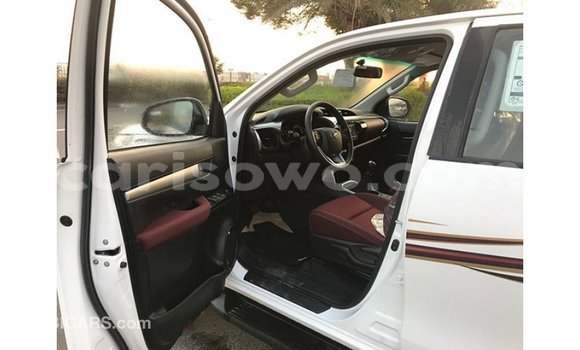 Acheter Import Voiture Toyota Hilux Blanc à Import - Dubai, Benin Acheter Import Voiture Toyota Hilux Blanc à Import - Dubai, Benin