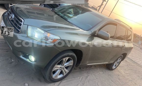 Acheter Occasion Voiture Toyota Highlander Gris à Cotonou, Benin Acheter Occasion Voiture Toyota Highlander Gris à Cotonou, Benin