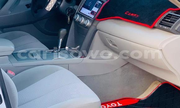 Ra Imported Toyota Camry funfun Ọkọ̀ in Cotonou ni Benin Ra Imported Toyota Camry funfun Ọkọ̀ in Cotonou ni Benin