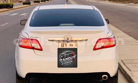 Ra Imported Toyota Camry funfun Ọkọ̀ in Cotonou ni Benin Ra Imported Toyota Camry funfun Ọkọ̀ in Cotonou ni Benin