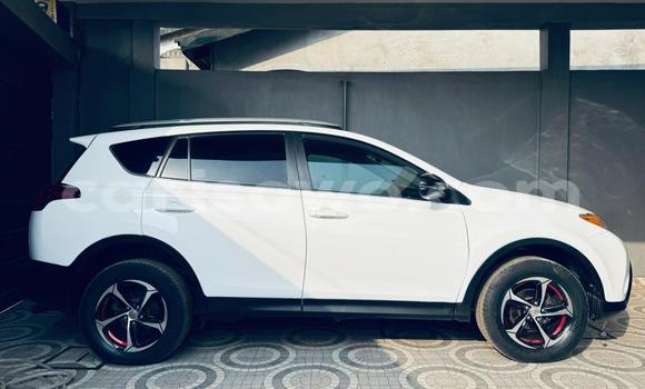 Ra Imported Toyota RAV4 funfun Ọkọ̀ in Cotonou ni Benin Ra Imported Toyota RAV4 funfun Ọkọ̀ in Cotonou ni Benin