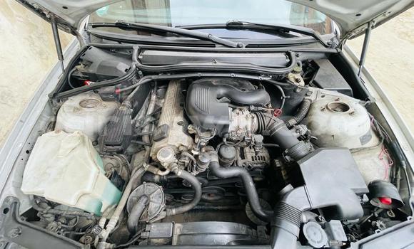 Sayi Na hannu BMW 3–Series Azurfa Mota in Cotonou a Benin Sayi Na hannu BMW 3–Series Azurfa Mota in Cotonou a Benin