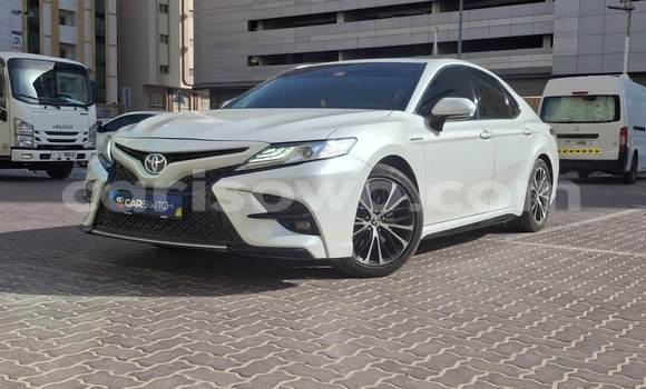 Sayi Na hannu Toyota Camry White Mota in Porto Novo a Benin
