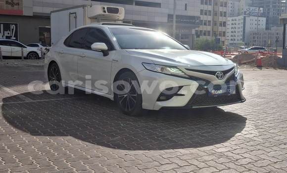 Sayi Na hannu Toyota Camry White Mota in Porto Novo a Benin Sayi Na hannu Toyota Camry White Mota in Porto Novo a Benin
