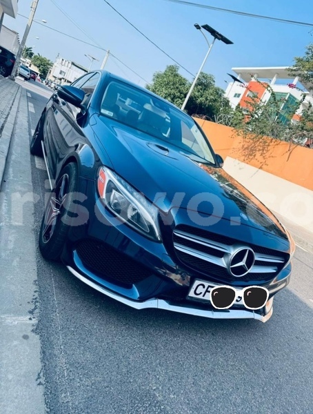 Big with watermark mercedes benz 300cd benin cotonou 22664