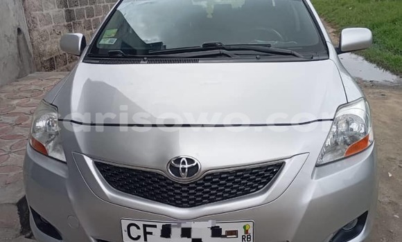 Sayi Na hannu Toyota Yaris Azurfa Mota in Cotonou a Benin