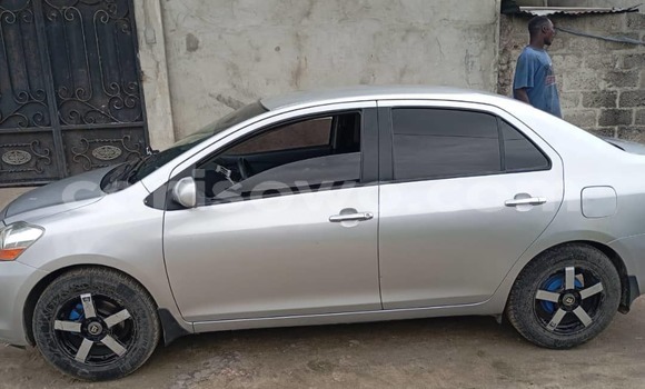 Ra Àlòkù Toyota Yaris Silver Ọkọ̀ in Cotonou ni Benin Ra Àlòkù Toyota Yaris Silver Ọkọ̀ in Cotonou ni Benin