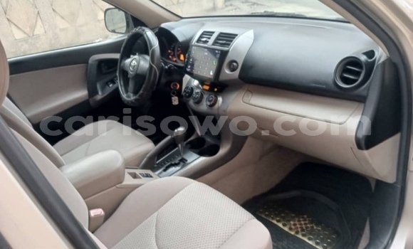 Sayi Na hannu Toyota RAV4 Azurfa Mota in Cotonou a Benin Sayi Na hannu Toyota RAV4 Azurfa Mota in Cotonou a Benin