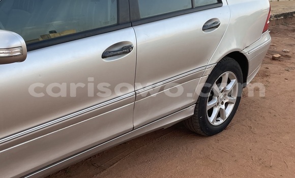 Acheter Occasion Voiture Mercedes-Benz 230 Gris à Abomey Calavi, Benin Acheter Occasion Voiture Mercedes-Benz 230 Gris à Abomey Calavi, Benin