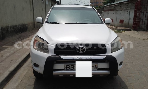 Ra Àlòkù Toyota RAV4 funfun Ọkọ̀ in Cotonou ni Benin Ra Àlòkù Toyota RAV4 funfun Ọkọ̀ in Cotonou ni Benin