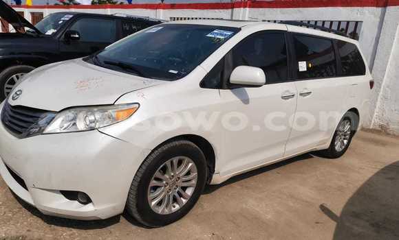 Acheter Occasion Voiture Toyota Sienna Blanc à Cotonou, Benin