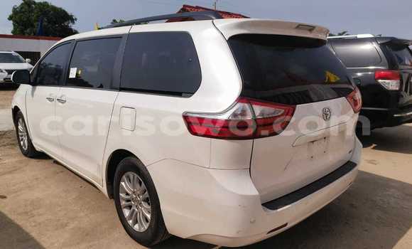 Acheter Occasion Voiture Toyota Sienna Blanc à Cotonou, Benin Acheter Occasion Voiture Toyota Sienna Blanc à Cotonou, Benin