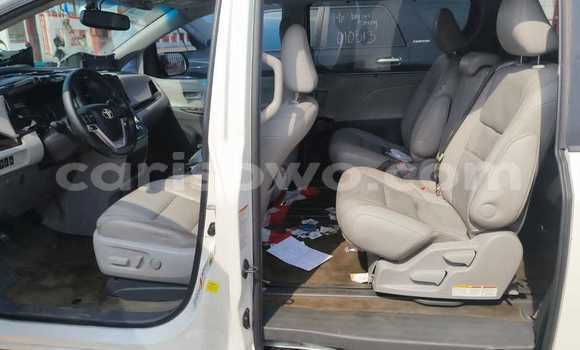 Acheter Occasion Voiture Toyota Sienna Blanc à Cotonou, Benin Acheter Occasion Voiture Toyota Sienna Blanc à Cotonou, Benin