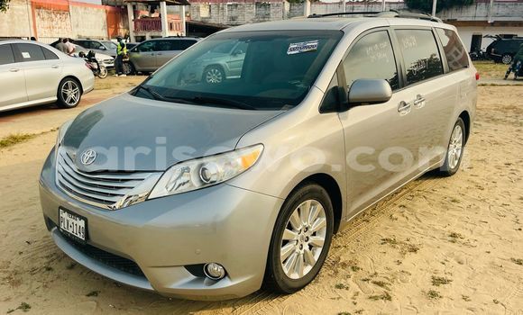 Acheter Occasion Voiture Toyota Sienna Gris à Cotonou, Benin