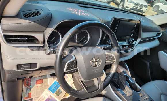 Ra Àlòkù Toyota Highlander Silver Ọkọ̀ in Cotonou ni Benin Ra Àlòkù Toyota Highlander Silver Ọkọ̀ in Cotonou ni Benin