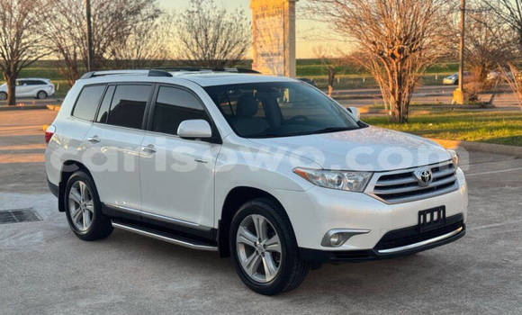 Sayi Na hannu Toyota Highlander White Mota in Lokossa a Benin Sayi Na hannu Toyota Highlander White Mota in Lokossa a Benin
