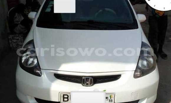 Ra Àlòkù Honda Jazz funfun Ọkọ̀ in Cotonou ni Benin