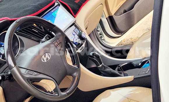 Ra Àlòkù Hyundai Sonata funfun Ọkọ̀ in Cotonou ni Benin Ra Àlòkù Hyundai Sonata funfun Ọkọ̀ in Cotonou ni Benin