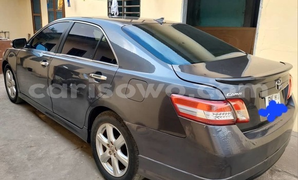 Sayi Na hannu Toyota Camry Azurfa Mota in Cotonou a Benin