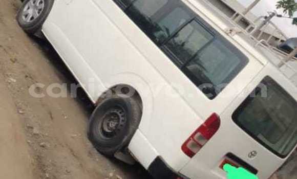 Ra Àlòkù Toyota Hiace funfun Ọkọ̀ in Cotonou ni Benin Ra Àlòkù Toyota Hiace funfun Ọkọ̀ in Cotonou ni Benin