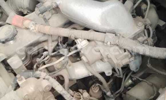 Ra Àlòkù Toyota Hiace funfun Ọkọ̀ in Cotonou ni Benin Ra Àlòkù Toyota Hiace funfun Ọkọ̀ in Cotonou ni Benin