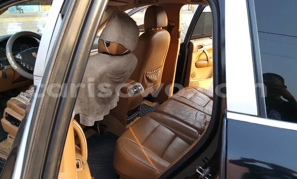 Ra Àlòkù Porsche Cayenne Black Ọkọ̀ in Cotonou ni Benin Ra Àlòkù Porsche Cayenne Black Ọkọ̀ in Cotonou ni Benin