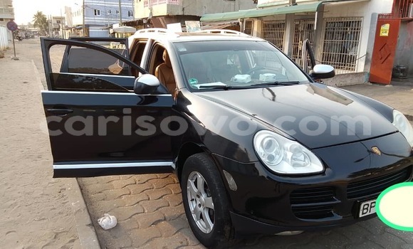 Ra Àlòkù Porsche Cayenne Black Ọkọ̀ in Cotonou ni Benin Ra Àlòkù Porsche Cayenne Black Ọkọ̀ in Cotonou ni Benin