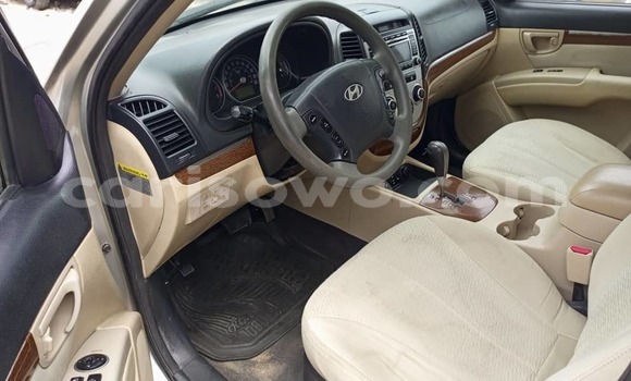 Ra Àlòkù Hyundai Santa Fe Silver Ọkọ̀ in Cotonou ni Benin Ra Àlòkù Hyundai Santa Fe Silver Ọkọ̀ in Cotonou ni Benin