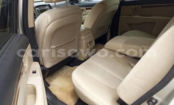 Ra Àlòkù Hyundai Santa Fe Silver Ọkọ̀ in Cotonou ni Benin Ra Àlòkù Hyundai Santa Fe Silver Ọkọ̀ in Cotonou ni Benin