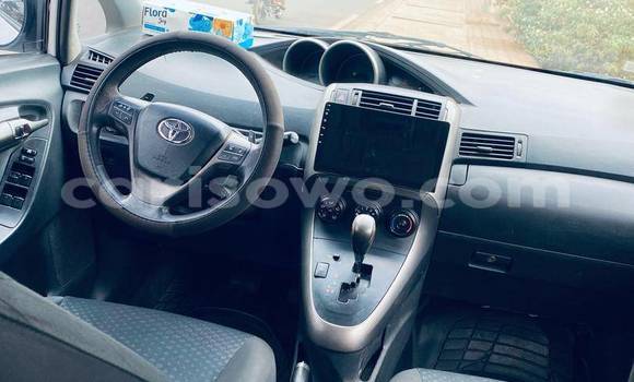 Sayi Na hannu Toyota Corolla White Mota in Porto Novo a Benin Sayi Na hannu Toyota Corolla White Mota in Porto Novo a Benin