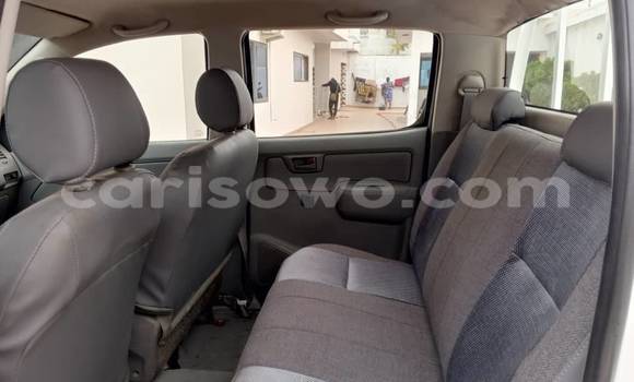 Sayi Na hannu Toyota Hilux White Mota in Porto Novo a Benin Sayi Na hannu Toyota Hilux White Mota in Porto Novo a Benin