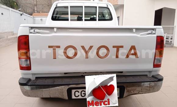 Sayi Na hannu Toyota Hilux White Mota in Porto Novo a Benin Sayi Na hannu Toyota Hilux White Mota in Porto Novo a Benin