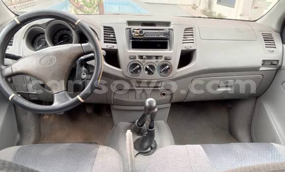 Sayi Na hannu Toyota Hilux White Mota in Porto Novo a Benin Sayi Na hannu Toyota Hilux White Mota in Porto Novo a Benin