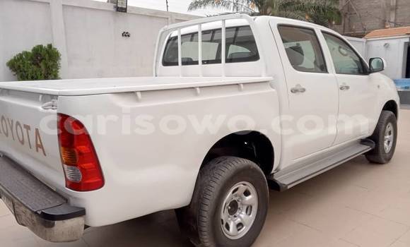 Sayi Na hannu Toyota Hilux White Mota in Porto Novo a Benin Sayi Na hannu Toyota Hilux White Mota in Porto Novo a Benin