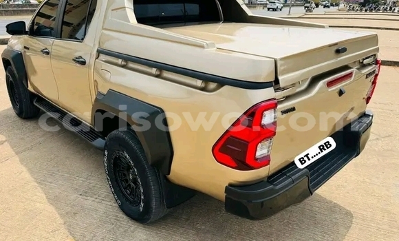 Sayi Na hannu Toyota Hilux White Mota in Cotonou a Benin Sayi Na hannu Toyota Hilux White Mota in Cotonou a Benin