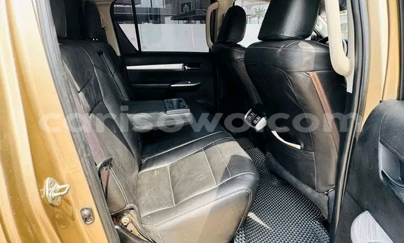 Sayi Na hannu Toyota Hilux White Mota in Cotonou a Benin Sayi Na hannu Toyota Hilux White Mota in Cotonou a Benin