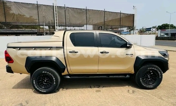 Sayi Na hannu Toyota Hilux White Mota in Cotonou a Benin Sayi Na hannu Toyota Hilux White Mota in Cotonou a Benin