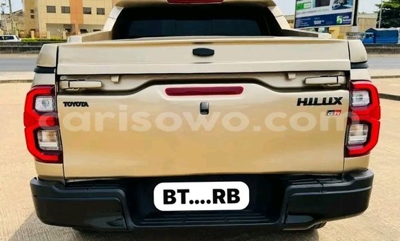 Sayi Na hannu Toyota Hilux White Mota in Cotonou a Benin Sayi Na hannu Toyota Hilux White Mota in Cotonou a Benin