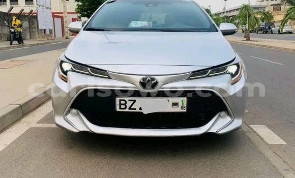 Sayi Na hannu Toyota Corolla White Mota in Cotonou a Benin Sayi Na hannu Toyota Corolla White Mota in Cotonou a Benin